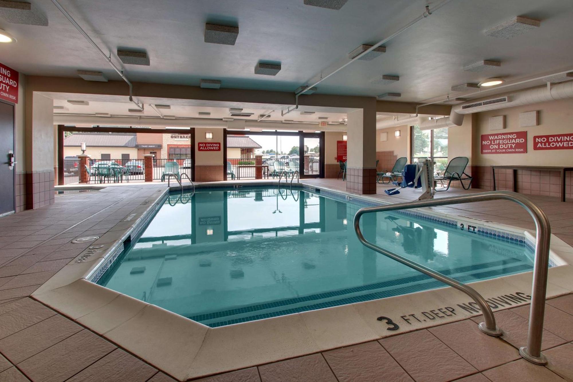Drury Inn & Suites โบว์ลิงกรีน ภายนอก รูปภาพ