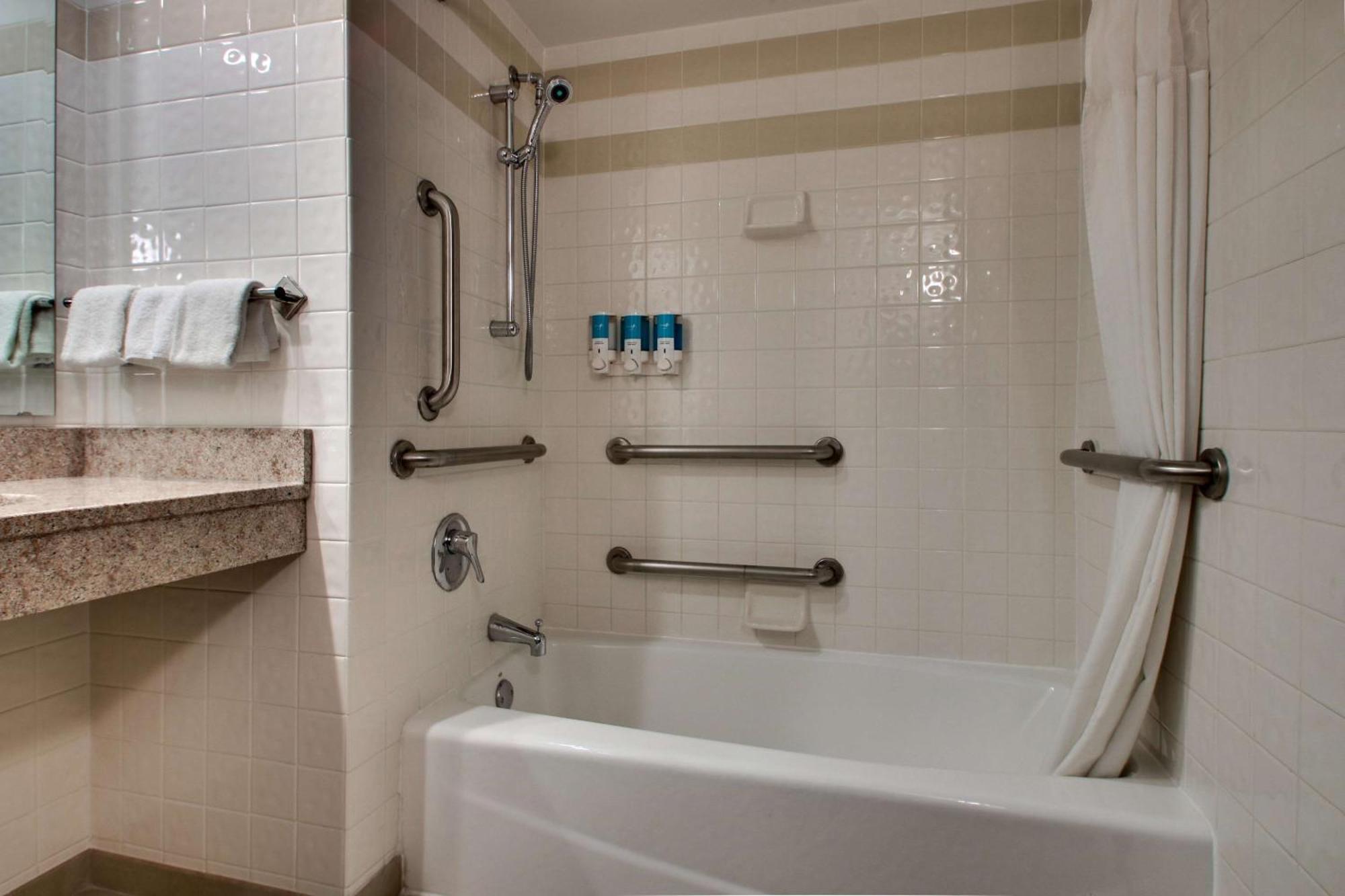 Drury Inn & Suites โบว์ลิงกรีน ภายนอก รูปภาพ