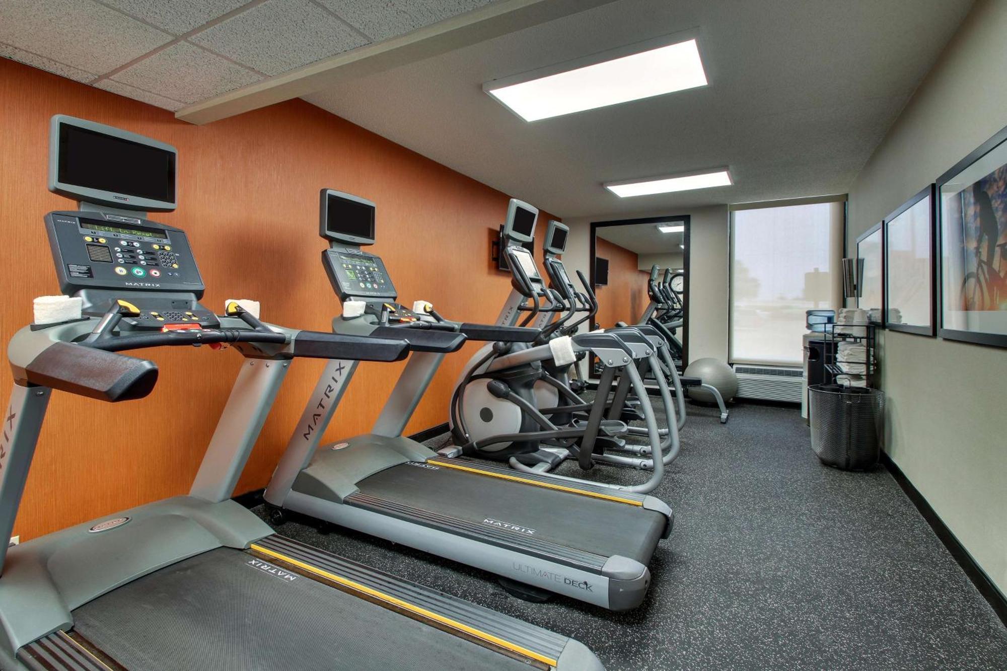Drury Inn & Suites โบว์ลิงกรีน ภายนอก รูปภาพ