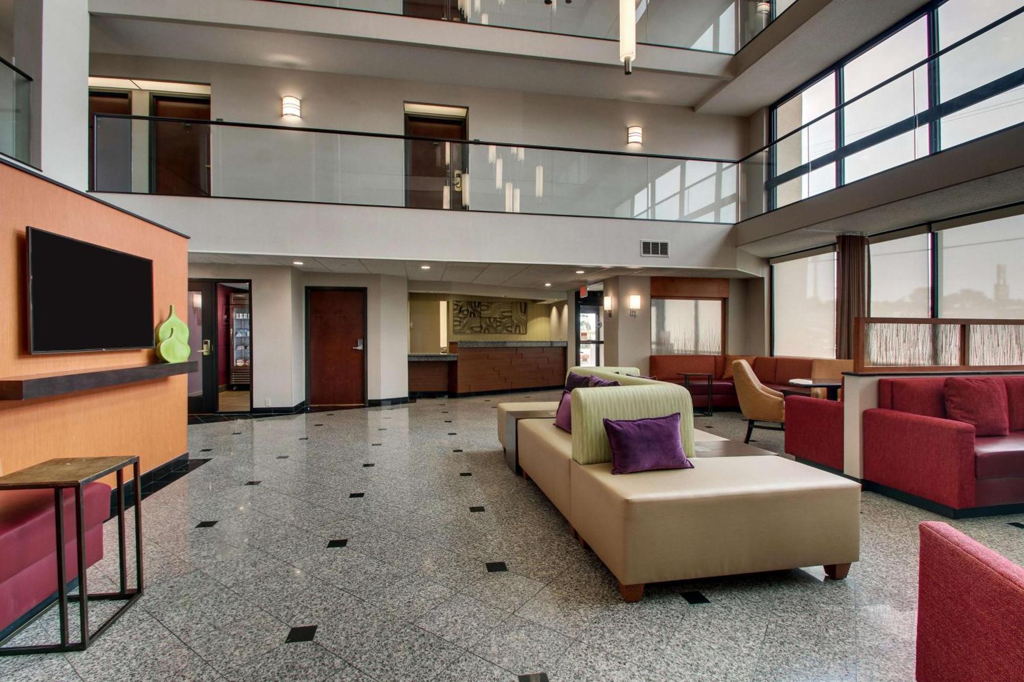 Drury Inn & Suites โบว์ลิงกรีน ภายนอก รูปภาพ