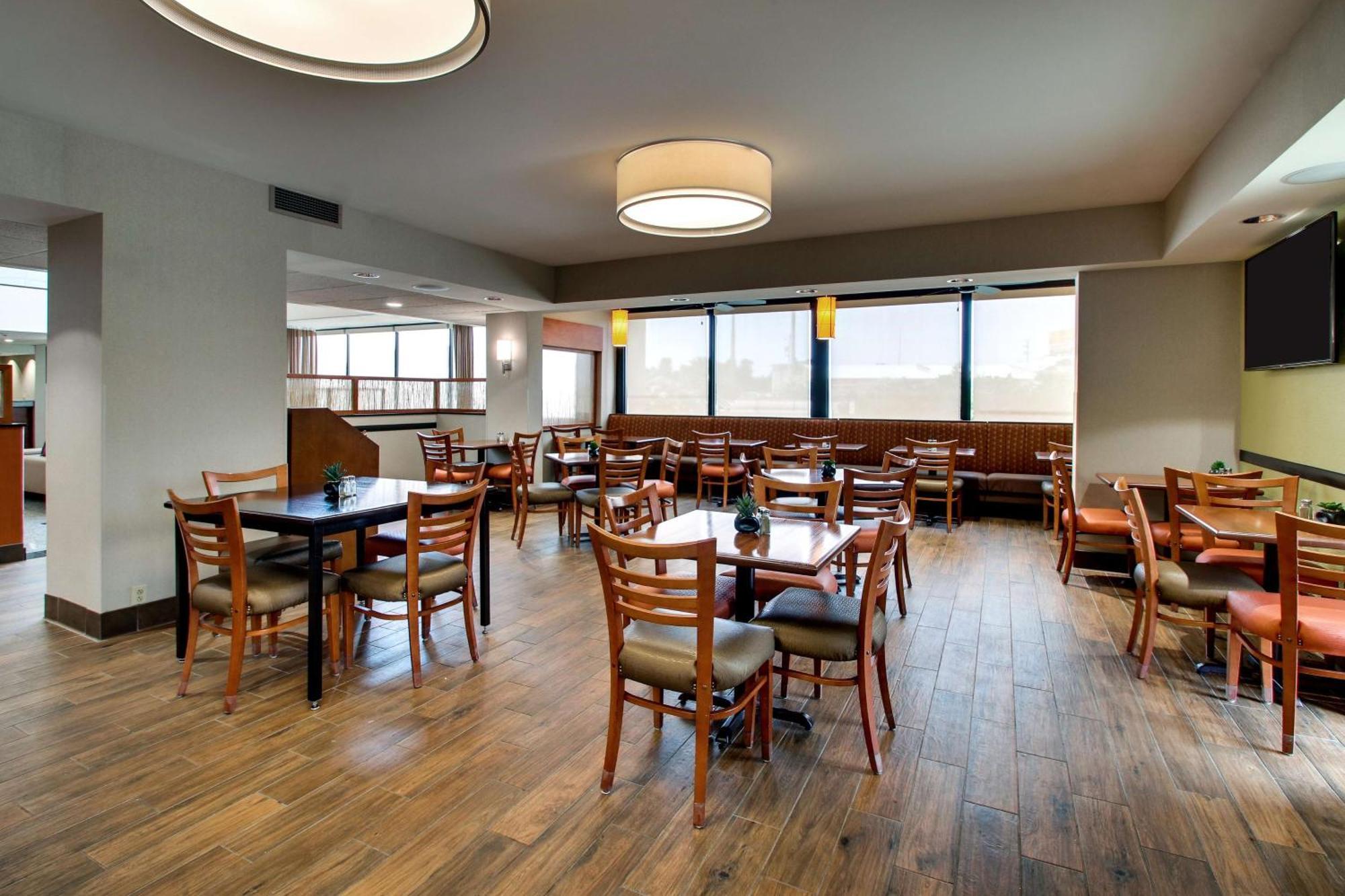 Drury Inn & Suites โบว์ลิงกรีน ภายนอก รูปภาพ